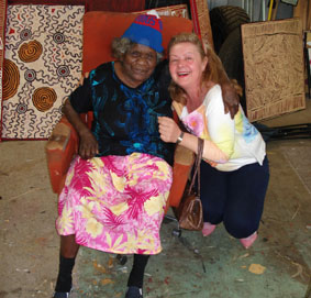 Photo: Tjawina Porter & Aniela, Yanda Gallery, Alice Springs Studio, August 2006.
